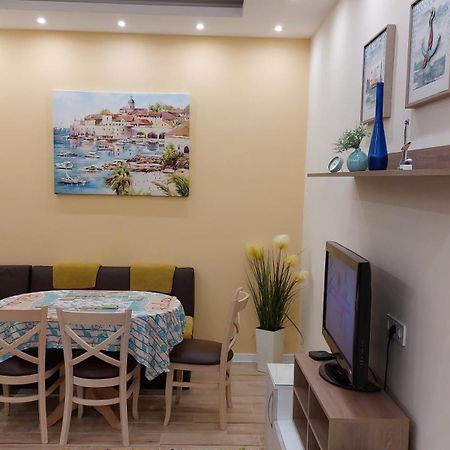 Апартамент Pink & Blue - 2Bdr With Balcony - Wi-Fi Varna Eksteriør billede