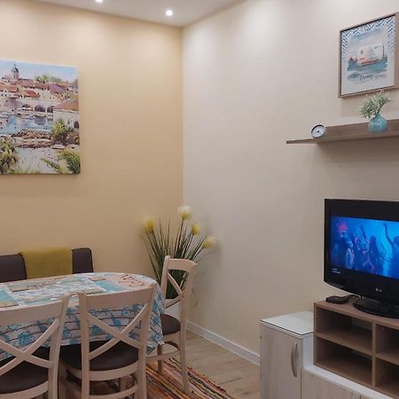 Апартамент Pink & Blue - 2Bdr With Balcony - Wi-Fi Varna Eksteriør billede