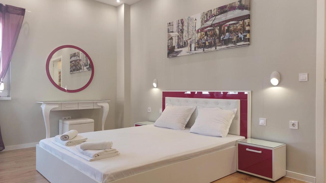 Апартамент Pink & Blue - 2Bdr With Balcony - Wi-Fi Varna Eksteriør billede