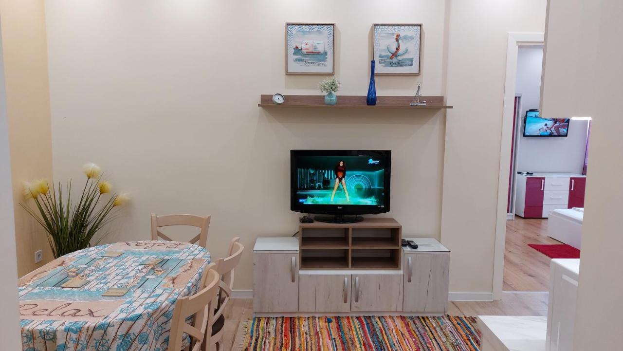 Апартамент Pink & Blue - 2Bdr With Balcony - Wi-Fi Varna Eksteriør billede