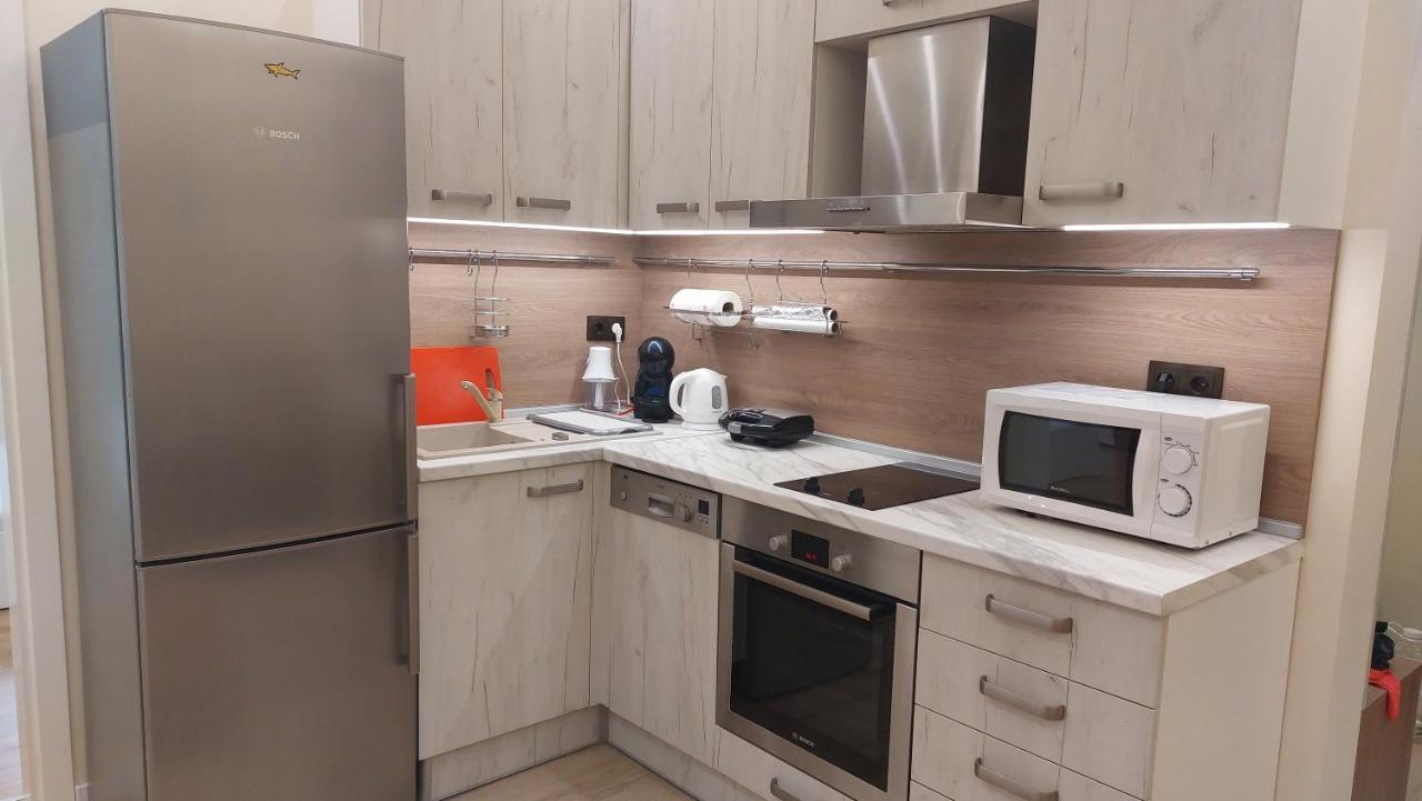 Апартамент Pink & Blue - 2Bdr With Balcony - Wi-Fi Varna Eksteriør billede