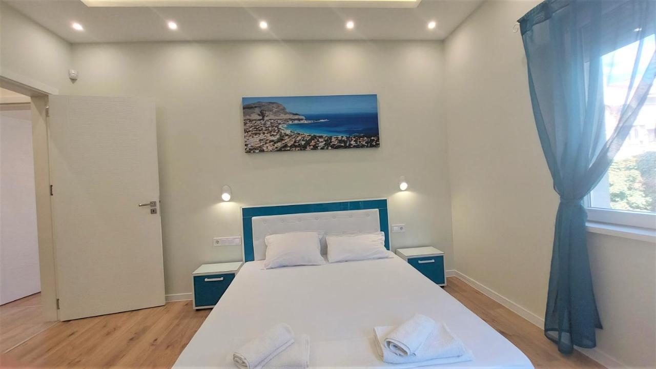 Апартамент Pink & Blue - 2Bdr With Balcony - Wi-Fi Varna Eksteriør billede