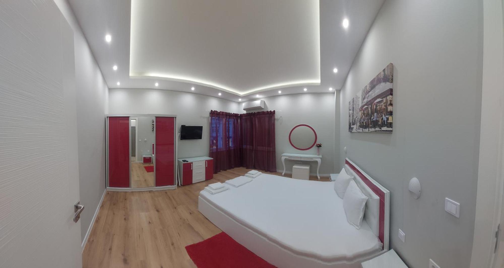 Апартамент Pink & Blue - 2Bdr With Balcony - Wi-Fi Varna Eksteriør billede