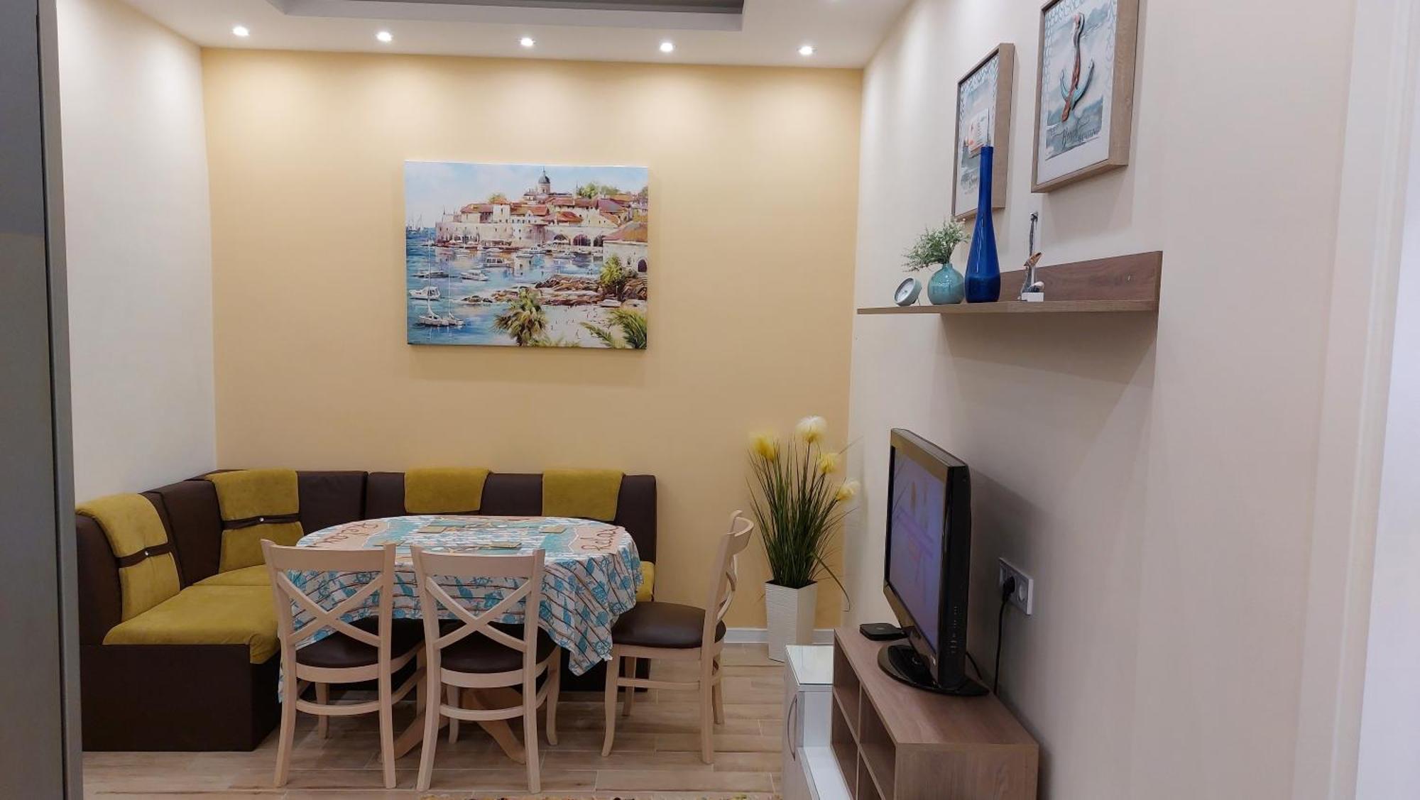Апартамент Pink & Blue - 2Bdr With Balcony - Wi-Fi Varna Eksteriør billede